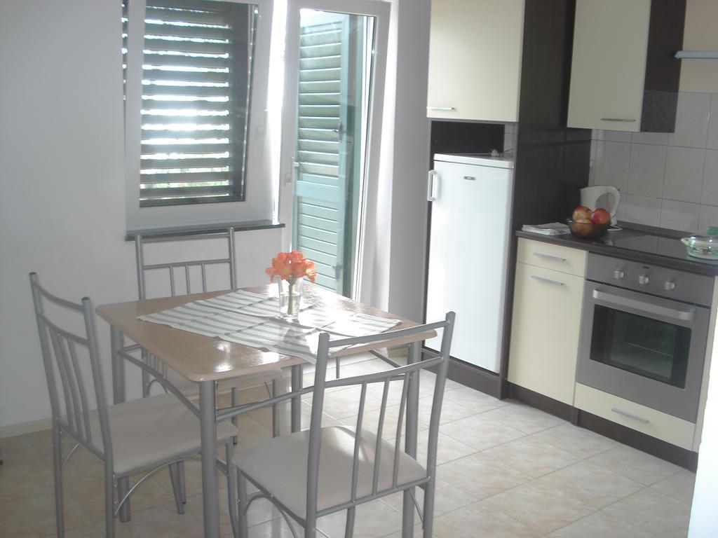 Apartments Smiljana Omiš Екстериор снимка