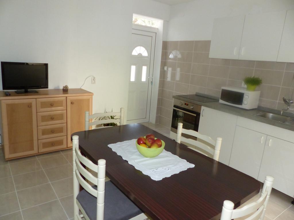 Apartments Smiljana Omiš Екстериор снимка